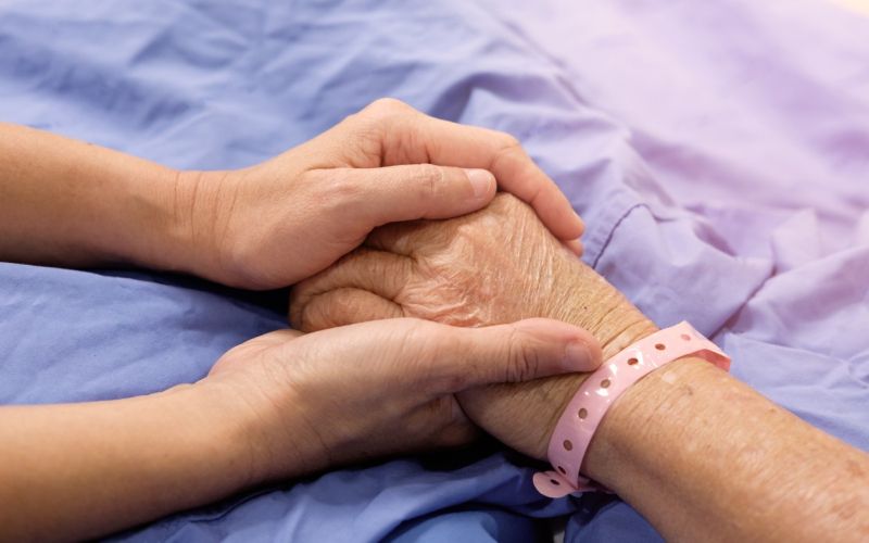 skrb za starejše bolnik sočutje.jpg