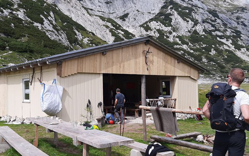 zavetišče na korošici.jpeg