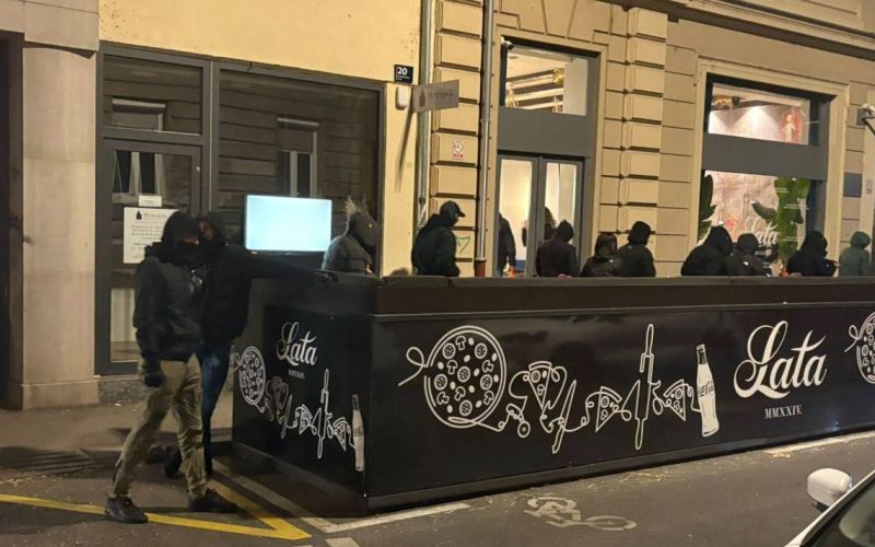 dnevi srbske kulture, zamaskirani, zagreb.jpg