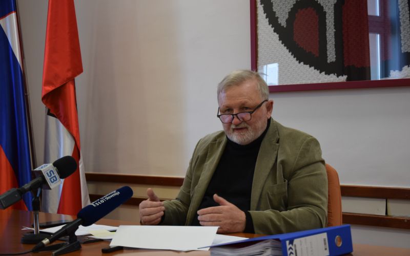 mv-bistrica uradniki.JPG