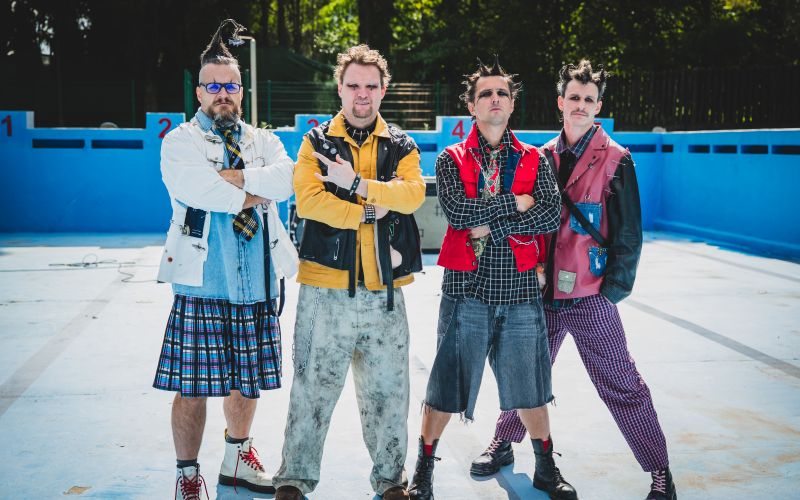 Zgrešeni primeri v elementu – surova energija, avtentičnost in glasba brez filtrov