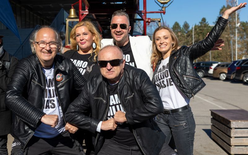 Agropop - !!!Agropop si želijo narediti Slovenijo spet veselo in zato bo 40-letnico praznovali z vel