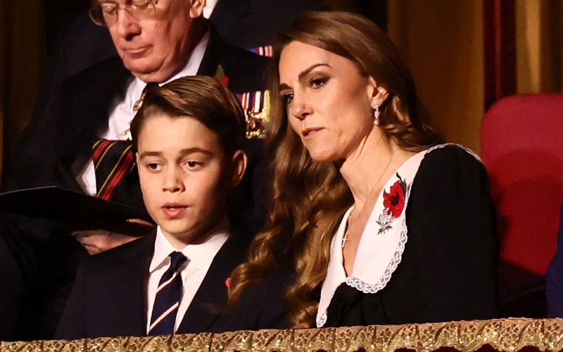 Princ George, Princesa Kate - Dvanajstletni princ George je prvič sam spremljal mamo, princeso Kate.