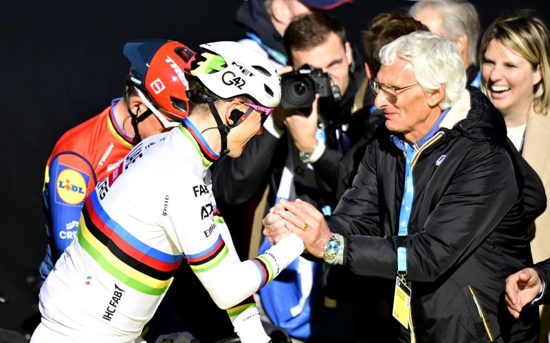 tadej pogacar Allan Peiper.jpg