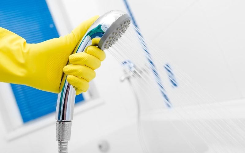 vodni-kamen, ciscenje-tusa, trik