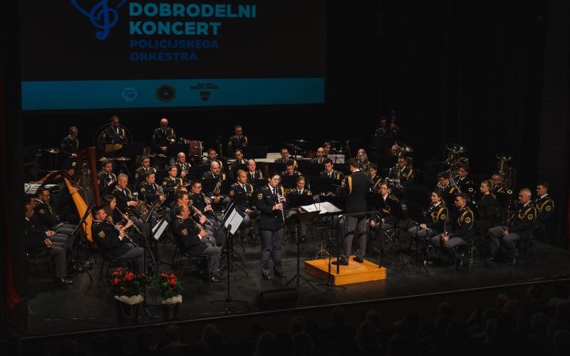 dobrodelni-koncert, policijski-orkester, eho-podpornica