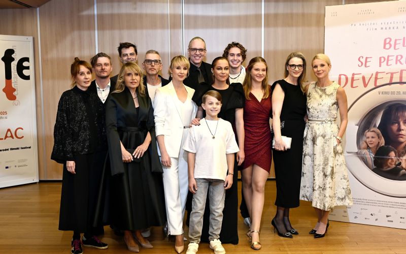 Belo se pere na devetdeset, premiera (8).jpg