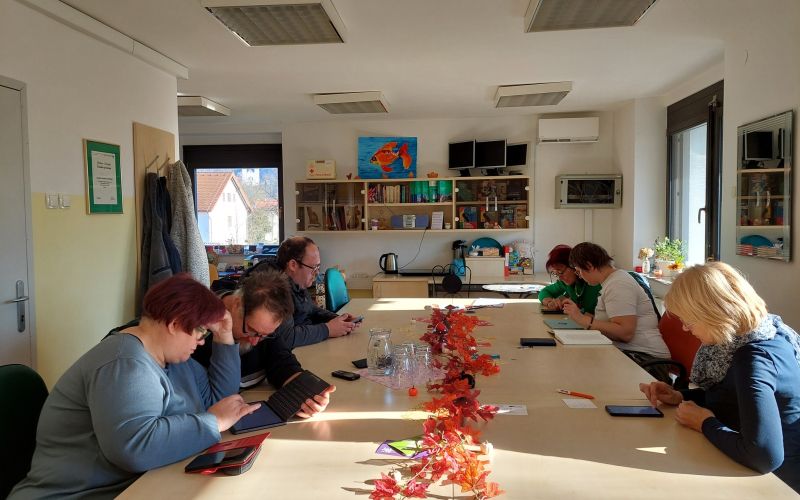 Planet generacij.jpg