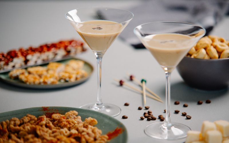 Kavni koktajl in karamelizirani orehi_Foto Vida Habijanic.jpg