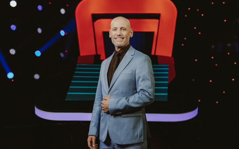 Voditelj Peter Poves pravi, da je kviz dinamičen in hiter, po meri sodobnega gledalca.