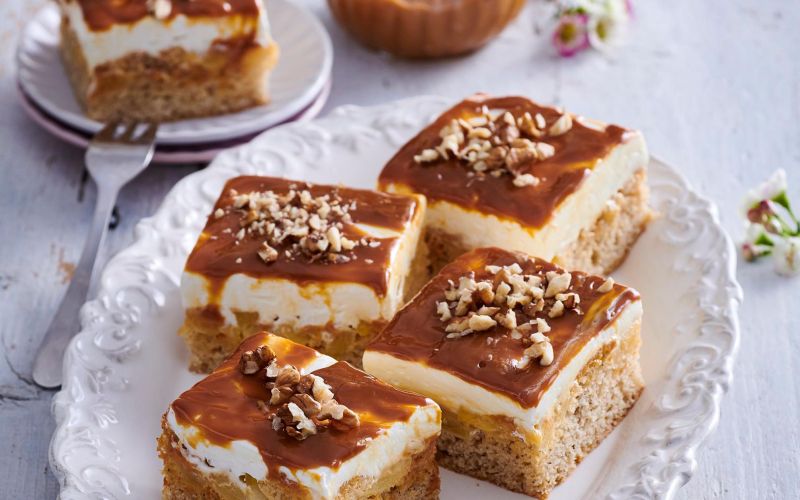 Jabolčno pecivo s karamelo