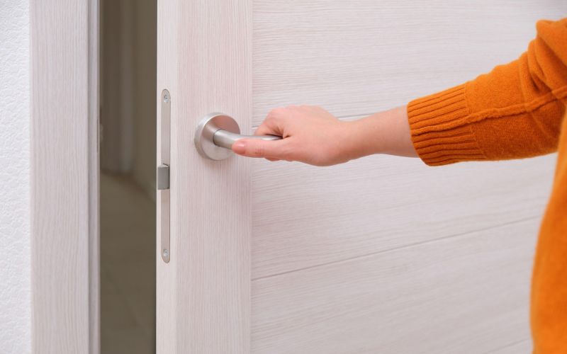 spalnica, pozar, zapiranje-vrat