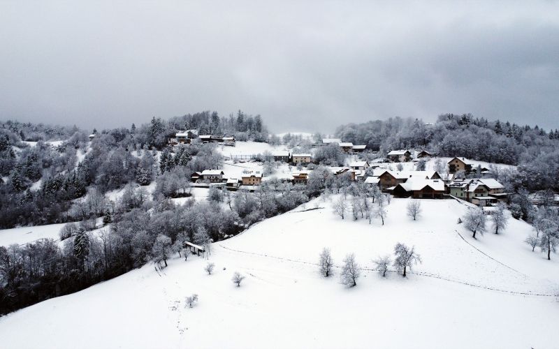 sneg zasnezena pokrajina.JPG