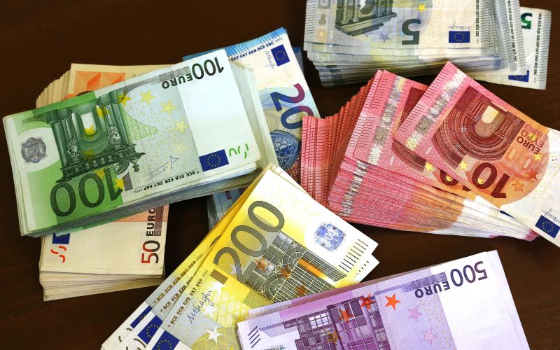 denar, euro