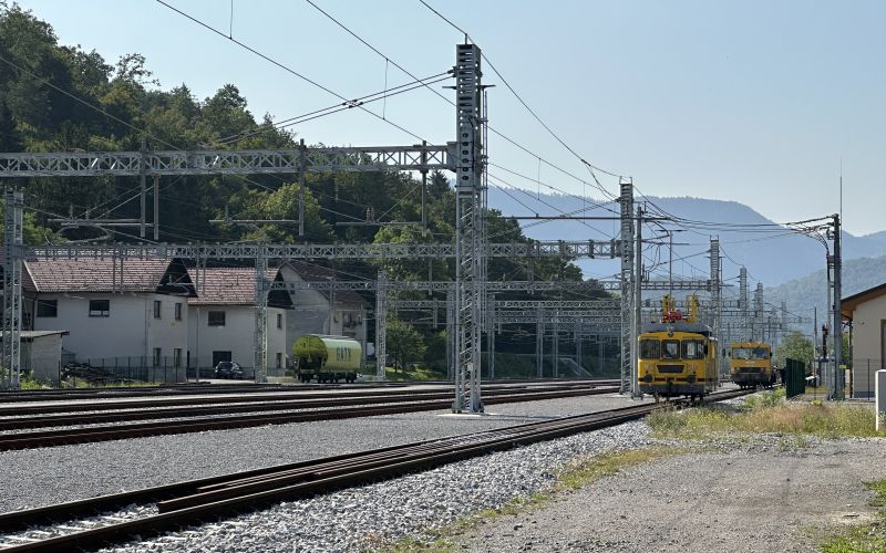 vlak, železniška postaja