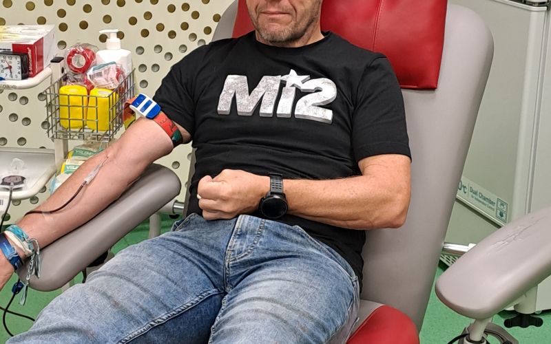 Erik Kraševec na odvzemu krvi