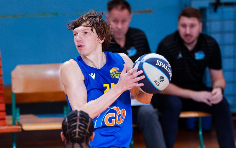 jaka klobucar sencur af.jpg