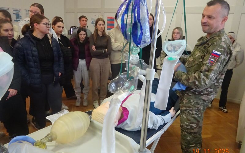 zdravstveniki-v-vojasnici, vojasnica-franca-ursica-novo-mesto