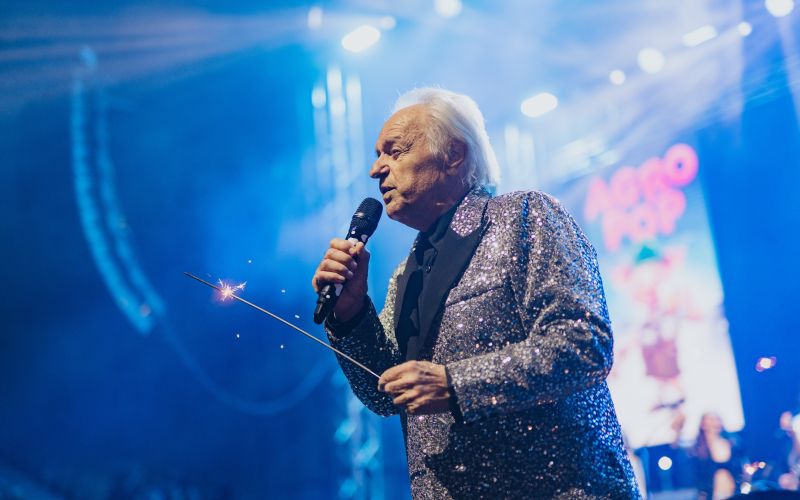 Agropop, Hala Tivoli - !!!Na odru se jim je pridružil tudi Alfi Nipič, ki je priznal, da so zanj Agr