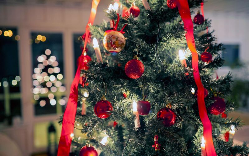 bozicno-drevo, praznicni-okraski