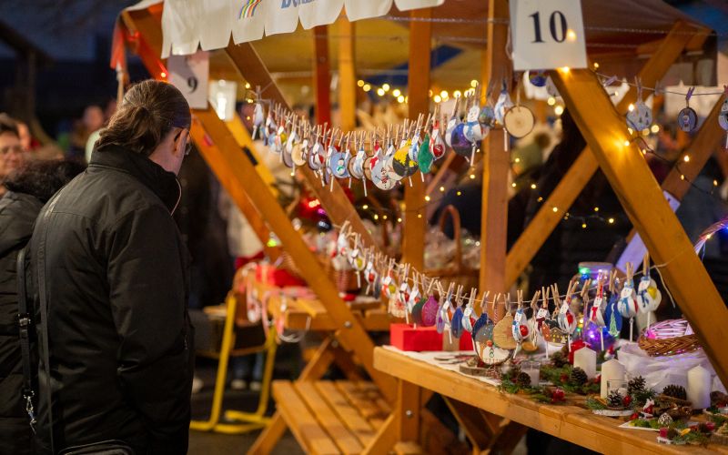 os-beltinci, bazar, dobrodelni-bozicni-bazar