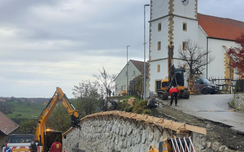 hb Sanacija plazu pod cerkvijo Sv. Andraž.jpg