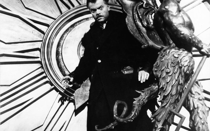 Tujec, Orson Welles - !!!!Orson Welles igra vojnega zločinca in enega ključnih arhitektov nacističn
