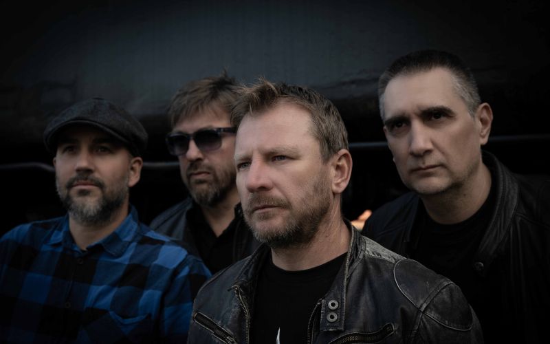 Puni hamer - !!!Puni hamer je rock skupina iz Ljutomera, ki je počasi našla prostor na slovenskem