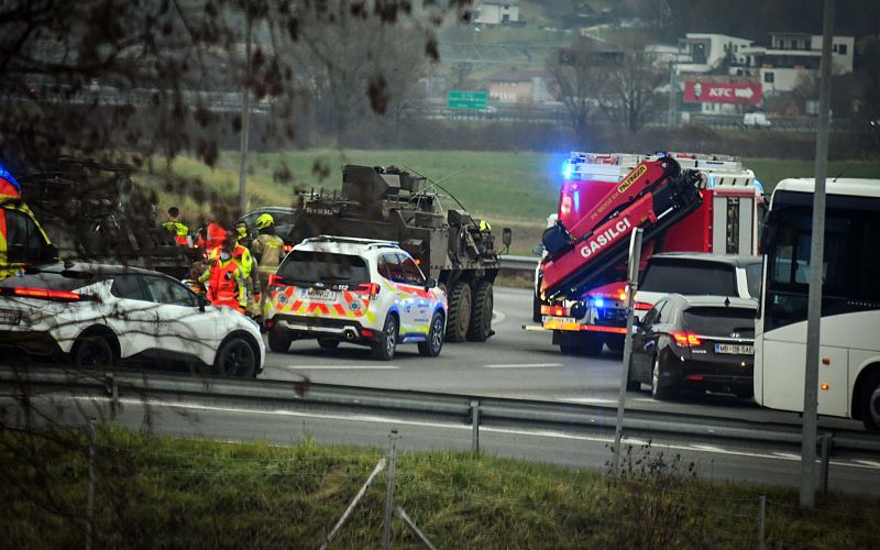 vojak, vozilo, nesreca