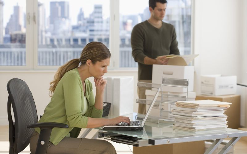 pisarna, delo, računalnik, sedeče