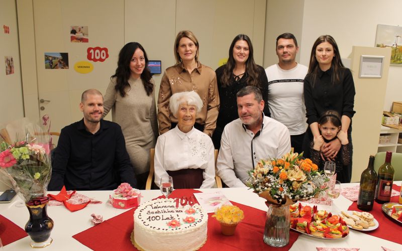 hb_praznovanje 100 let.JPG