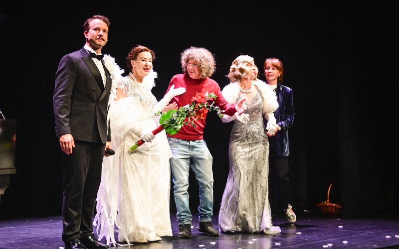 Veličasten poklon: delo sta odlično opravila tudi režiser Matjaž Latin in kostumografinja Nadja Bedj