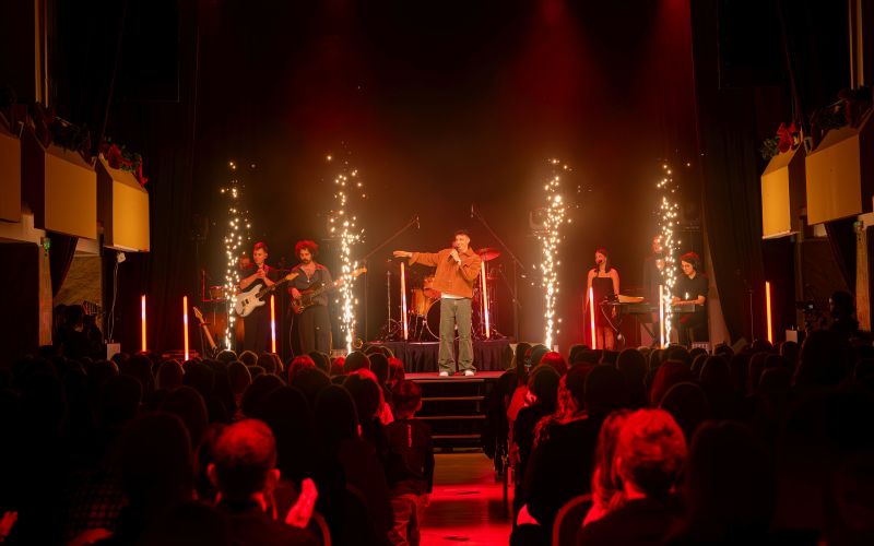 Ninovi koncerti so v zadnjih letih postali sinonim za dobro vzdušje, srčnost in profesionalno glasbe