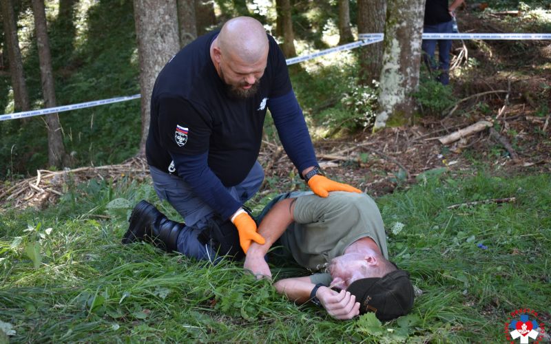 Društvo prvih posredovalcev-6.jpg