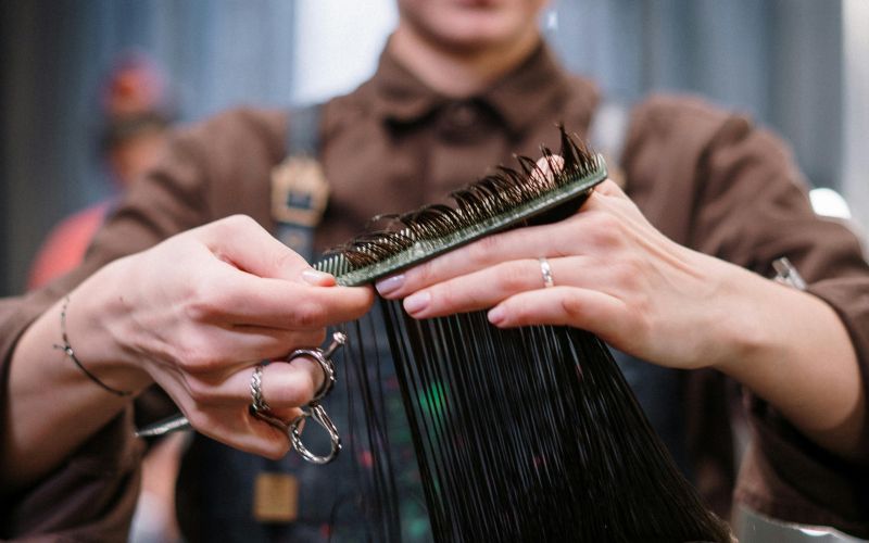 frizer, lasje, frizerstvo, tatoo, piercing, higiena, nohti