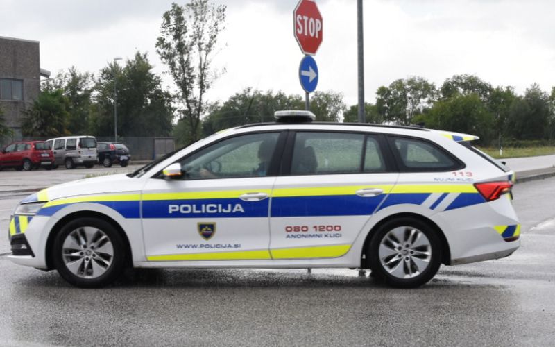 italijanska in slovenska policija.JPG