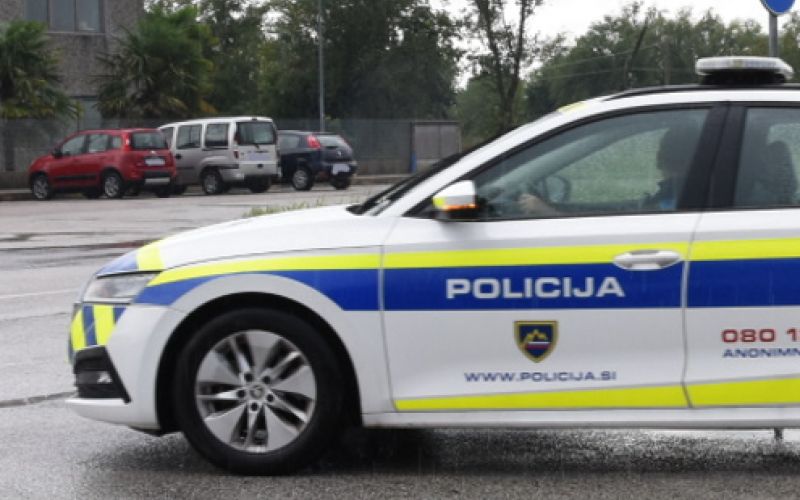 italijanska in slovenska policija.JPG