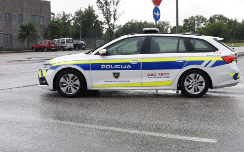 italijanska in slovenska policija.JPG