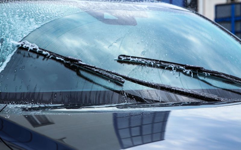 vetrobransko-steklo, macji-pesekjpg