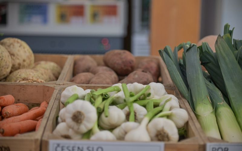 česen por korenje zelenjava