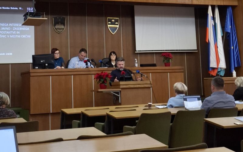 Mestni svet, moms  seja