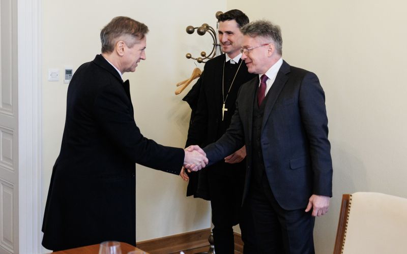 aleksander-ernisa, robert-golob, obisk