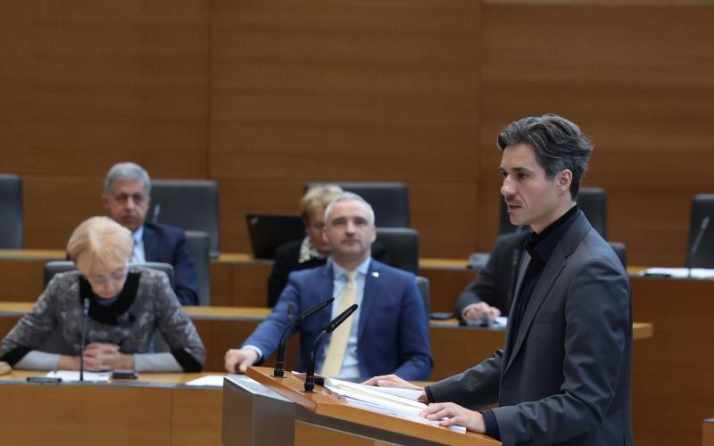 luka mesec, janez cigler kralj.jpg