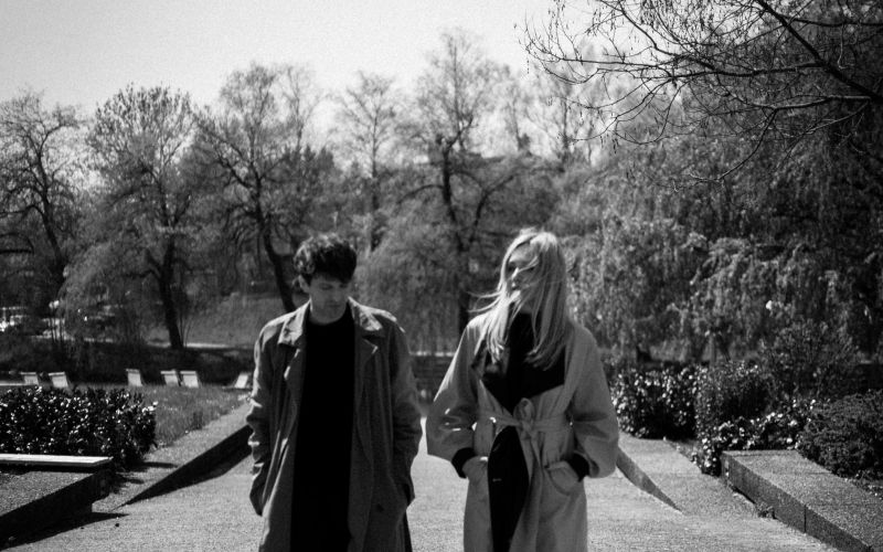 Katarina Čas in Izak Košir v projektu Berlin – zvočni in vizualni portret neizrečene romance.