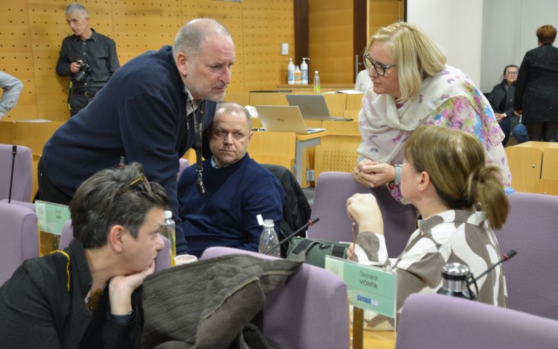 Posvet med premorom 2.JPG