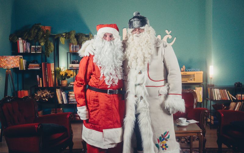 dedek-mraz, božiček, kavč, podkast, žilavec-jani, anton-omar