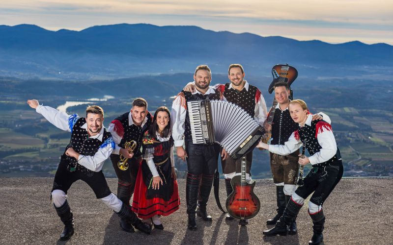 Vipavski kvintet sestavljajo Nejc Gregorič, Anže Črv, Nejc Vrtovec, Matic Vrtovec, Blaž Stubelj, Lej