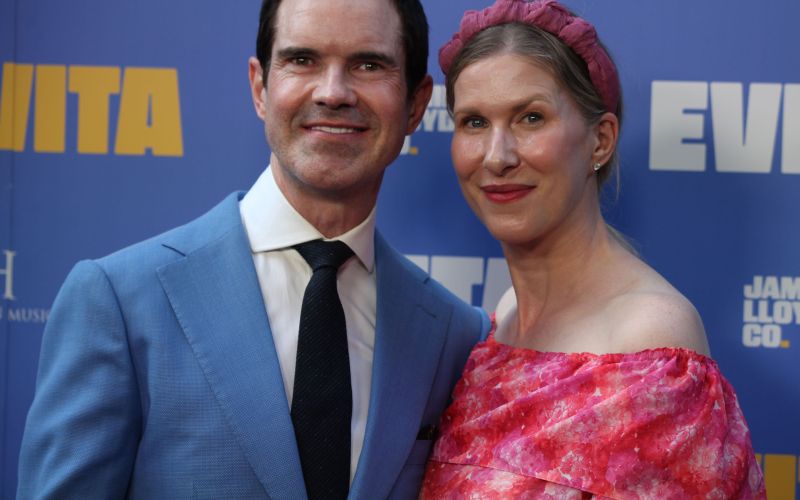 Jimmy Carr - Priljubljeni britanski komik Jimmy Carr se ni želel opravičiti za nastop v Savdski Arab