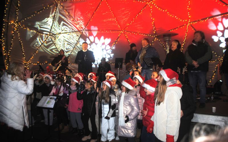 koncert, trg-kulture, sams-fever, donna-rhodes, morris-family