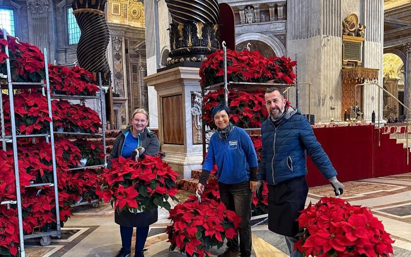 andreja-bartolj-bele, krasitev, bozic, vatikanska-bazilika